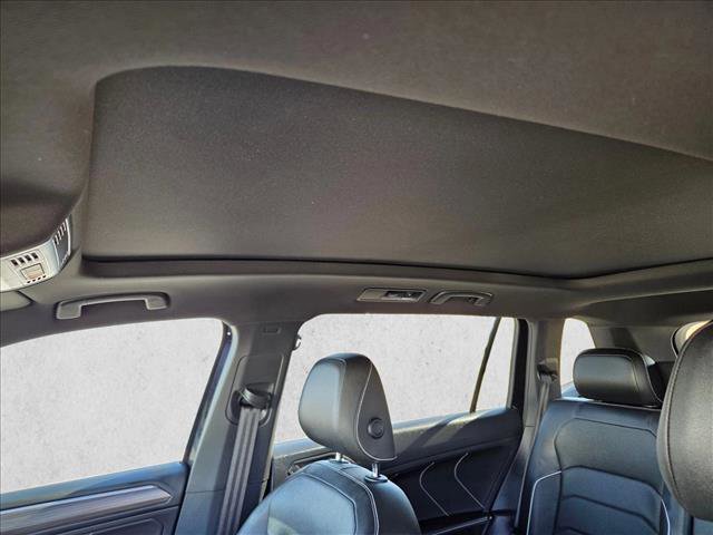 Used 2022 Volkswagen Tiguan SEL R-Line image 14