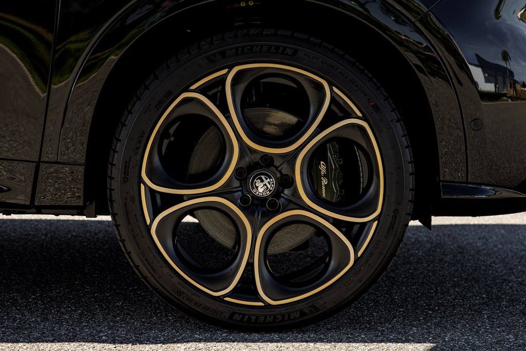 New 2025 Alfa Romeo Tonale AWD/4WD image 11