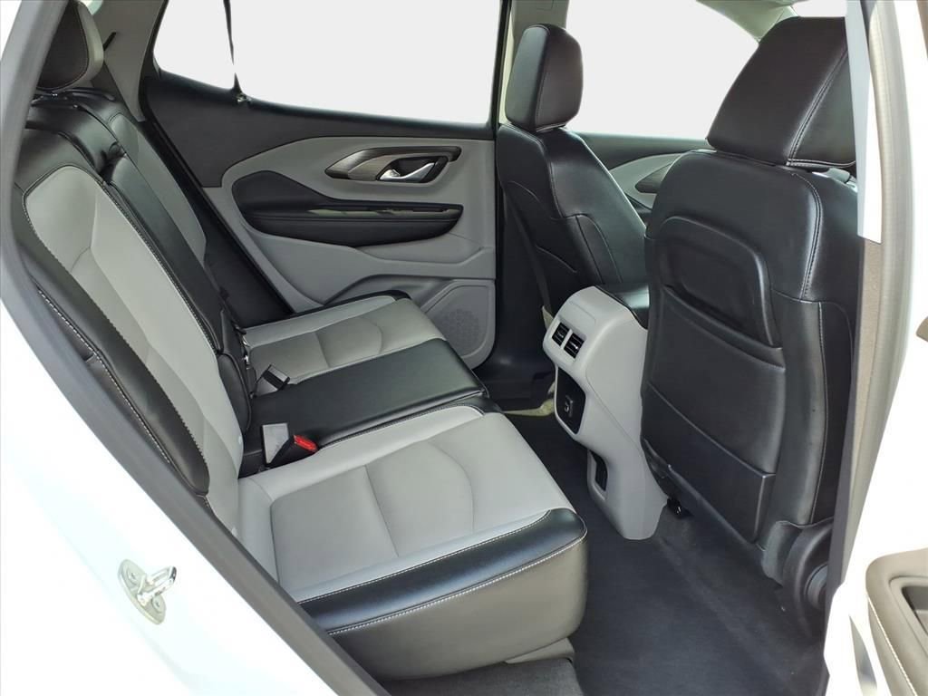 Used 2024 GMC Terrain SLT image 17