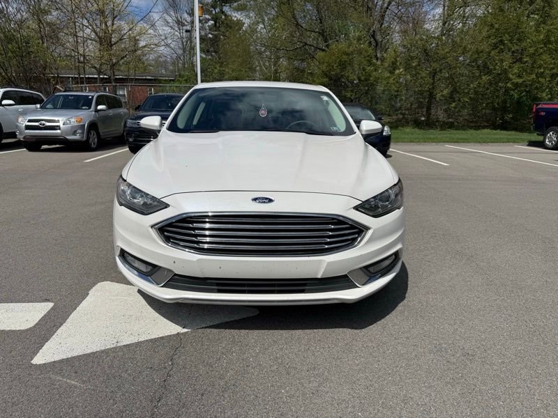 Used 2018 Ford Fusion SE w/ Equipment Group 201A image 2