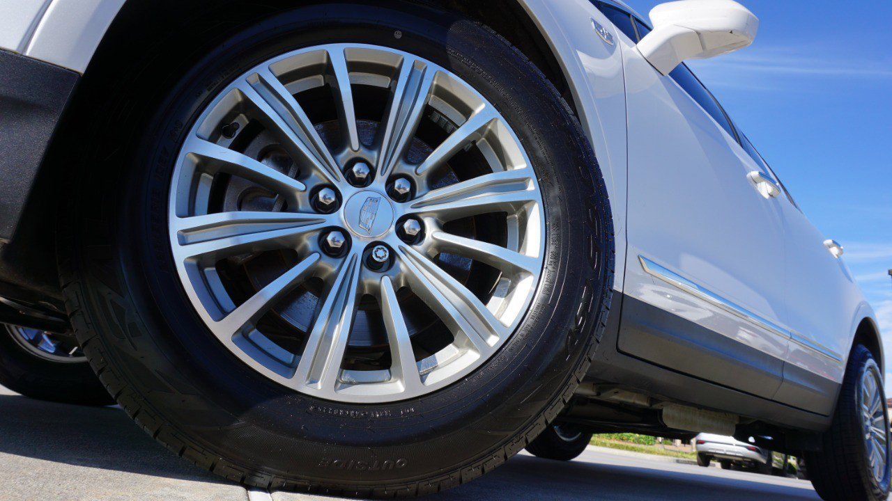 Used 2018 Cadillac XT5 Luxury w/ Driver Awareness Package image 11