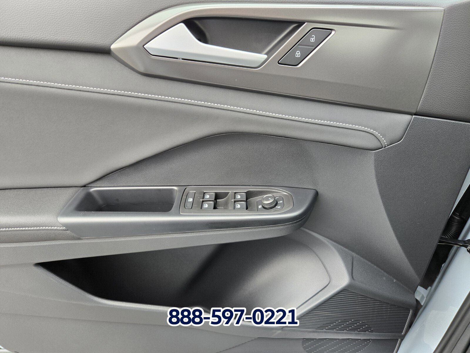 New 2026 Volkswagen Taos SE image 21