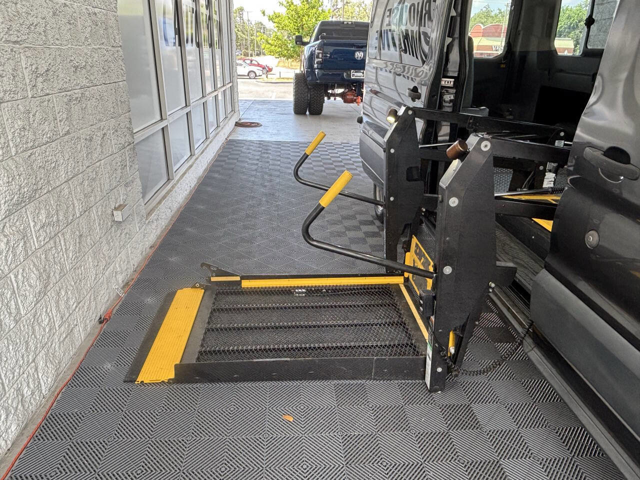 Used 2017 Ford Transit 350 XL RWD image 24