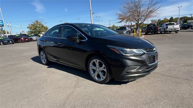 Used 2017 Chevrolet Cruze Premier image 2