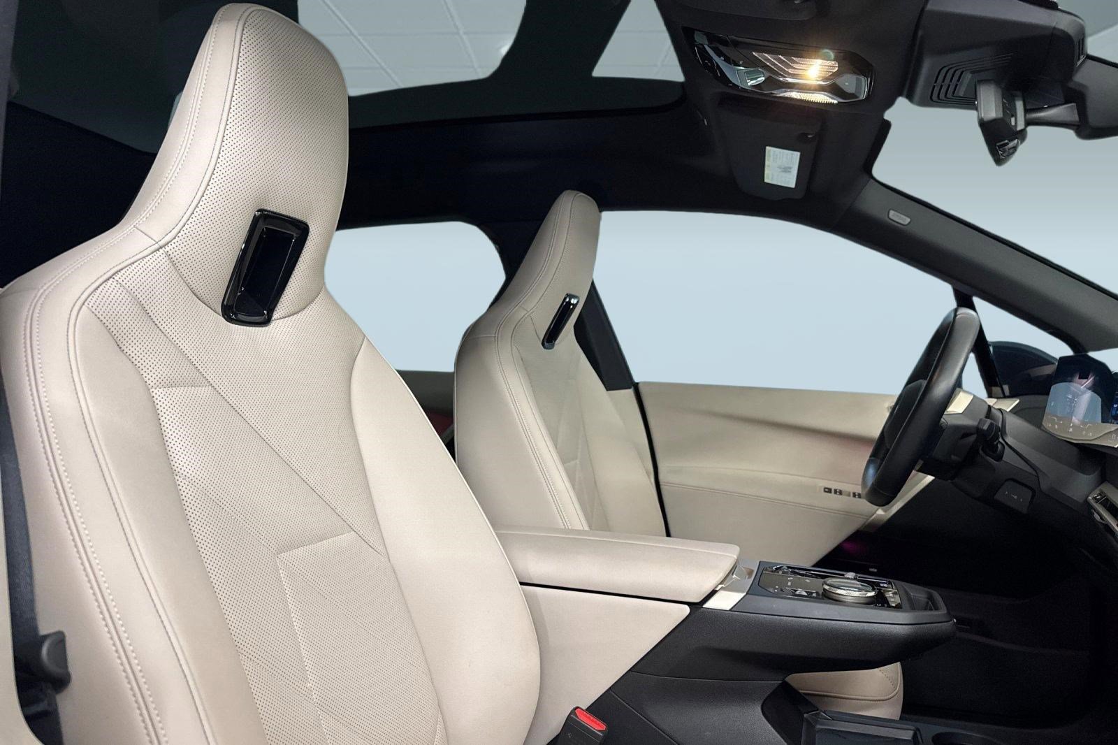 Used 2024 BMW iX xDrive50 w/ Sport Package image 31