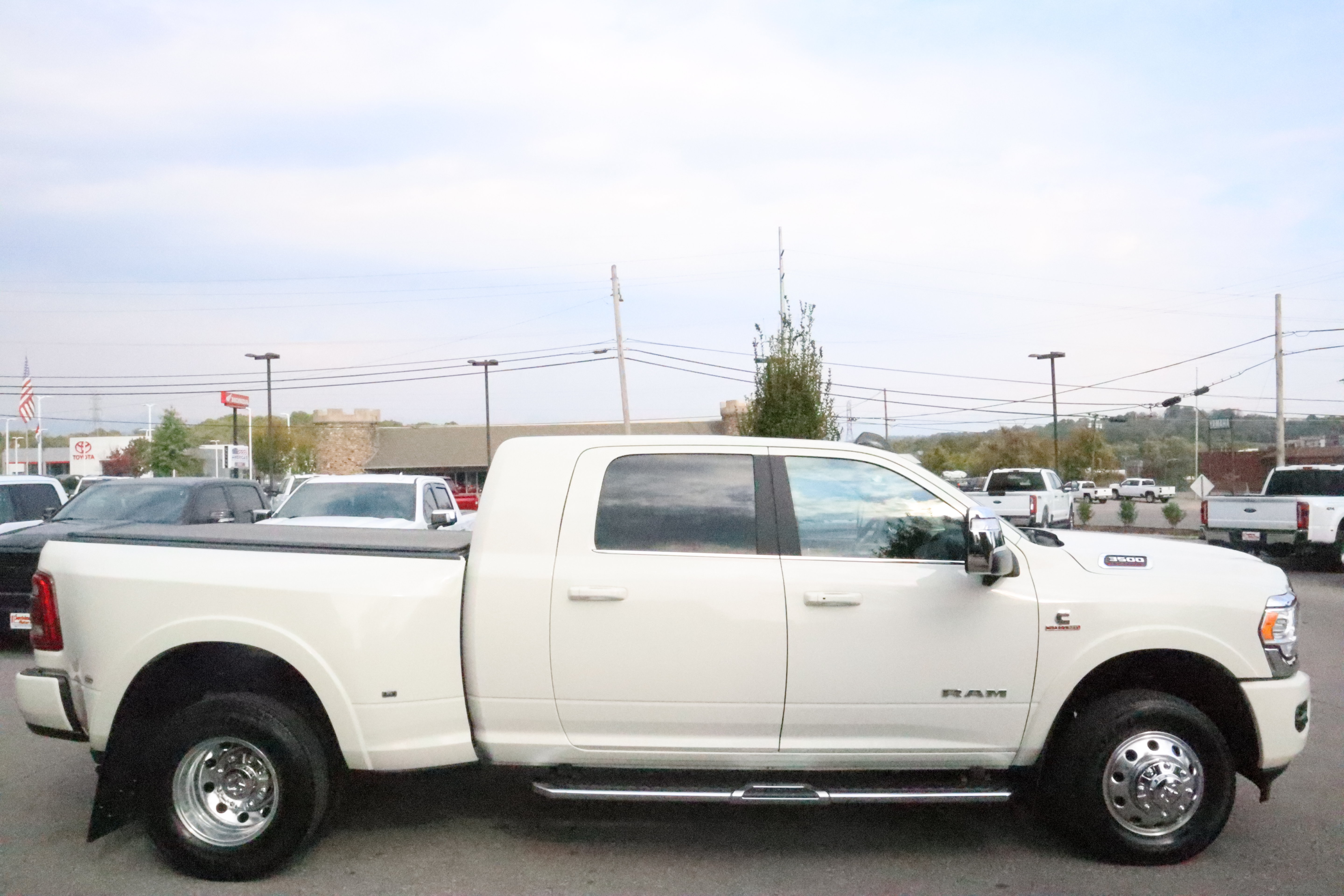 Used 2024 RAM 3500 Limited w/ Towing Technology Group AWD/4WD image 6