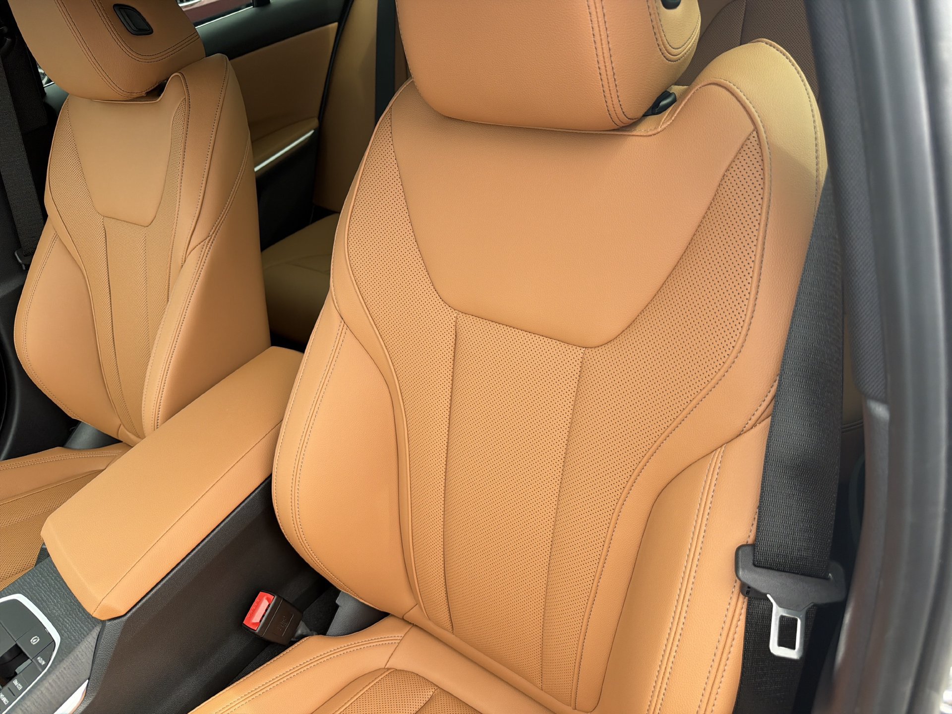 New 2026 BMW 330i Sedan w/ Convenience Package RWD image 23