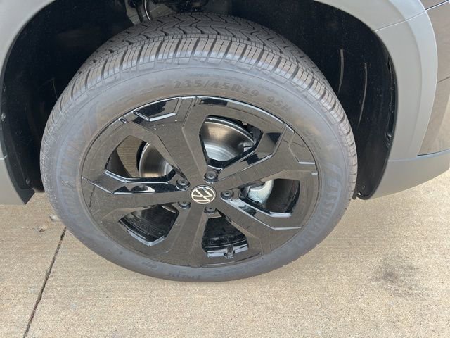 New 2025 Volkswagen Taos SEL image 15