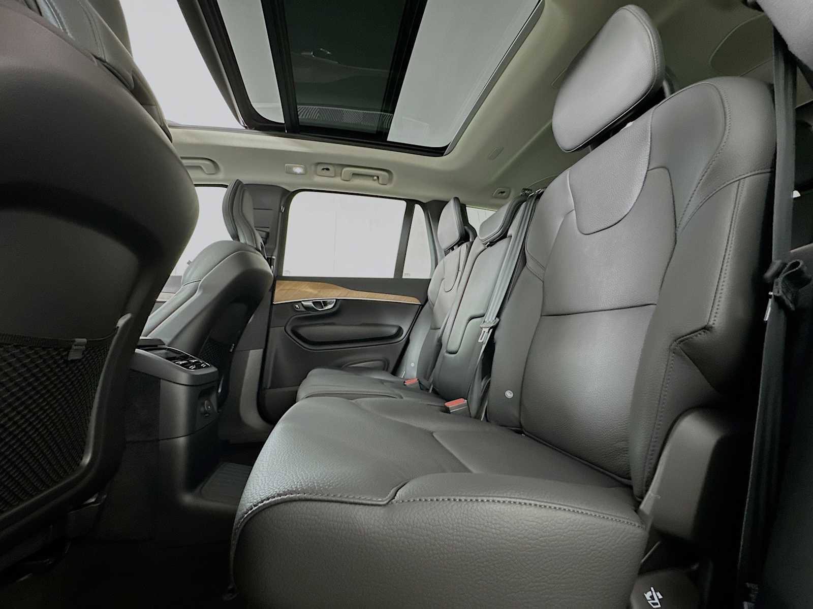 Certified 2025 Volvo XC90 T8 Plus w/ Protection Package Premier image 23