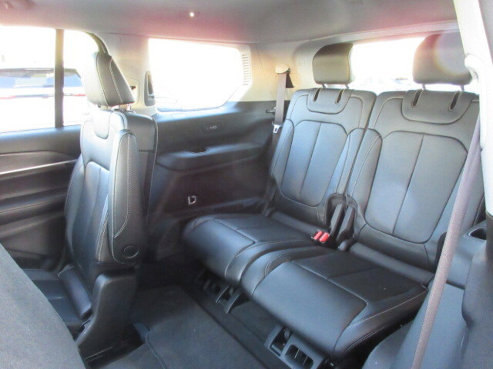 Used 2023 Jeep Grand Cherokee L Limited w/ Trailer Tow Group (B) image 33