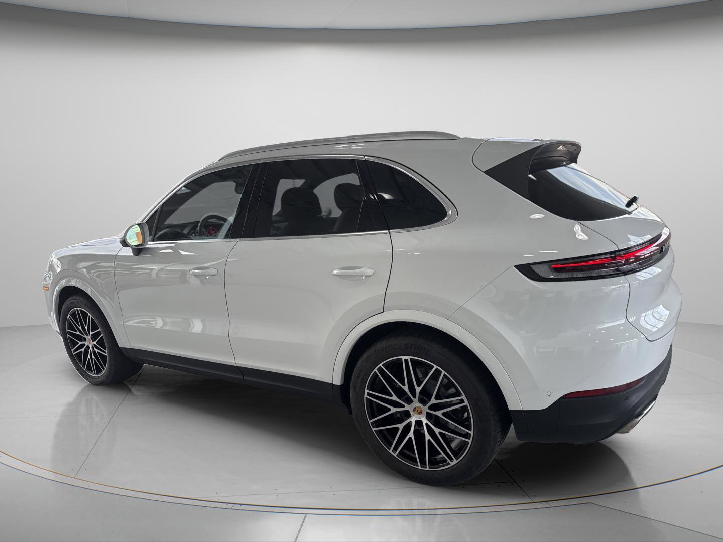 Used 2024 Porsche Cayenne image 12