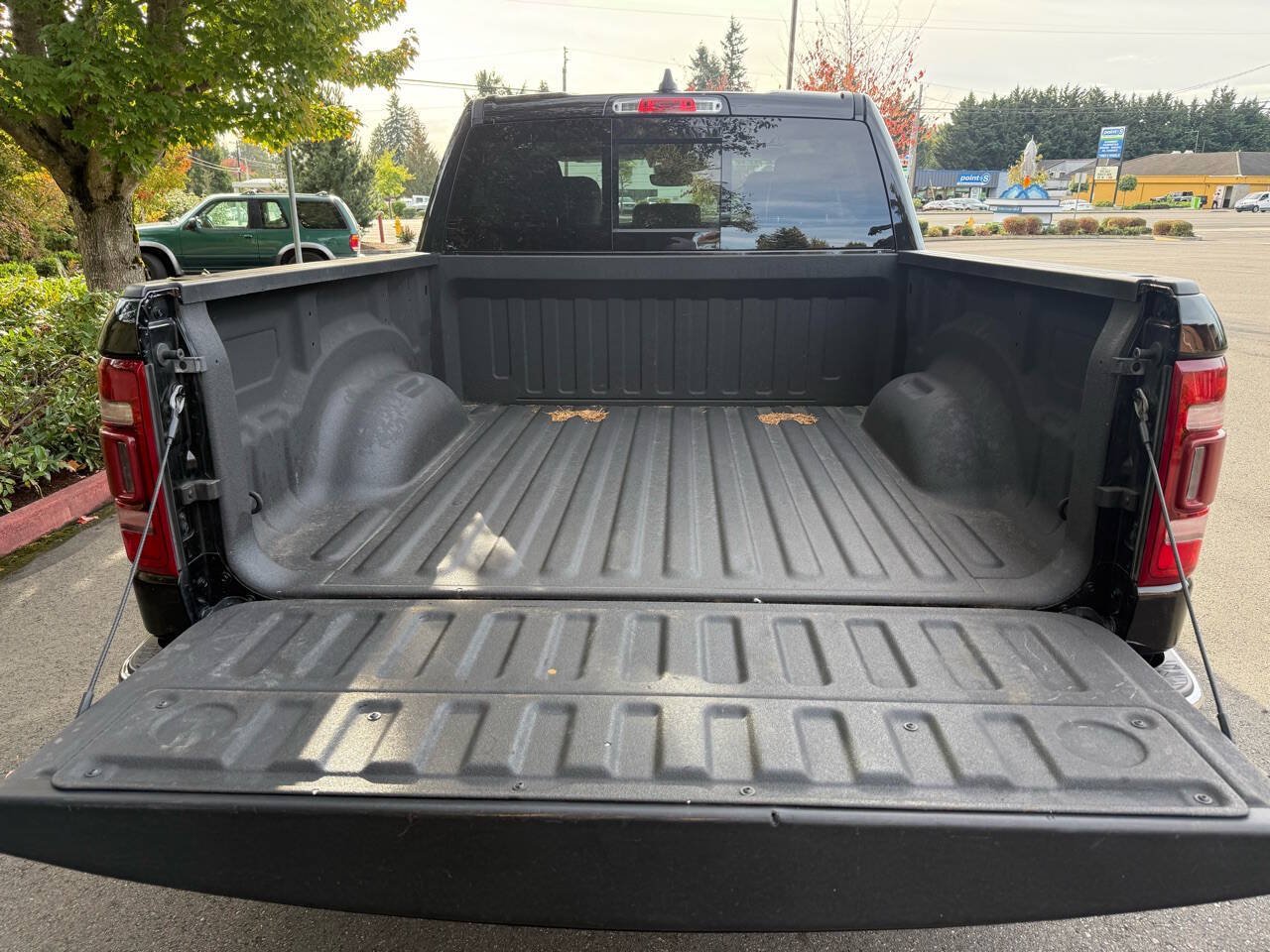 Used 2022 RAM 1500 Laramie AWD/4WD image 5