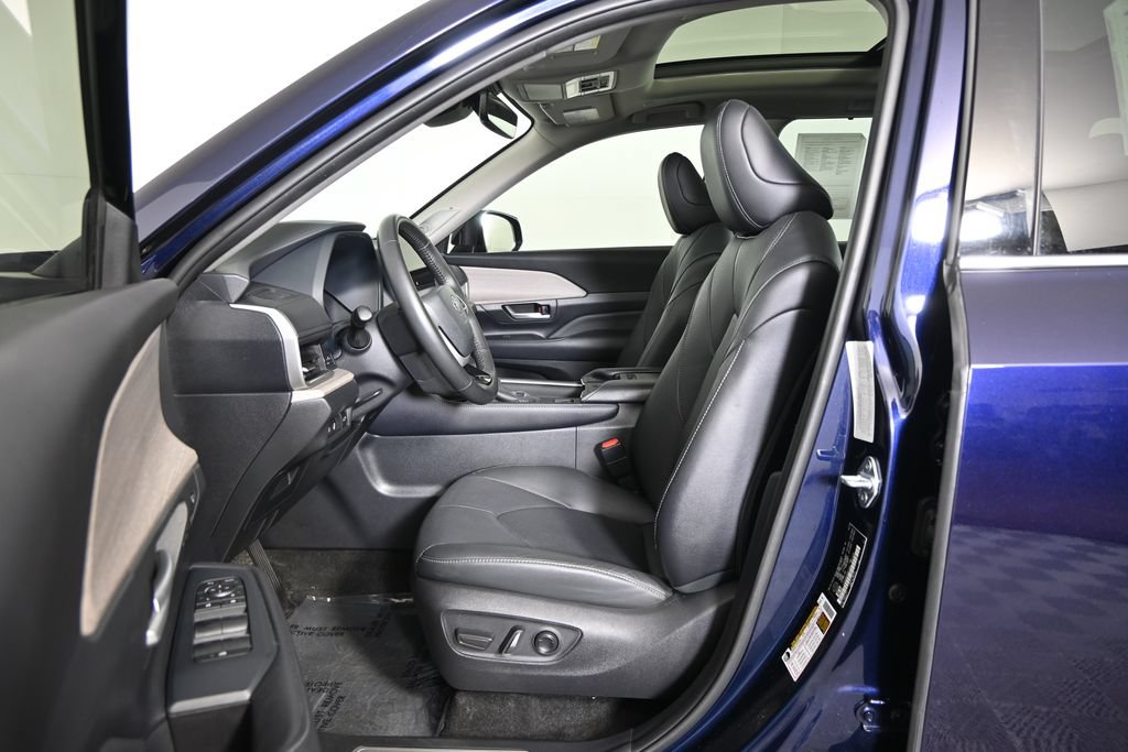 Used 2024 Toyota Grand Highlander AWD image 22