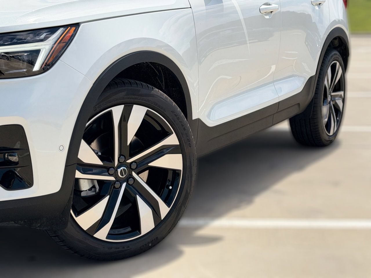 New 2026 Volvo XC40 B5 Plus w/ Climate Package AWD/4WD image 7