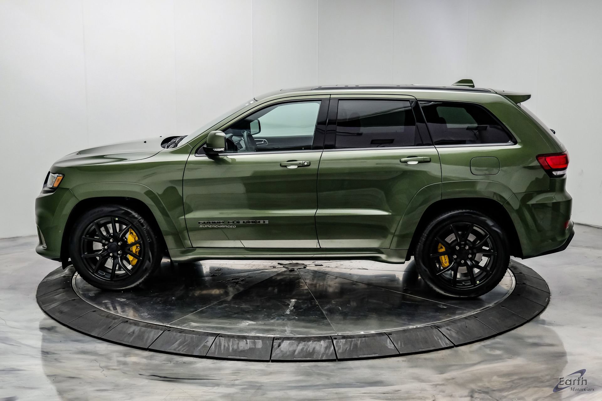 Used 2021 Jeep Grand Cherokee Trackhawk w/ Trailer Tow Group IV AWD/4WD image 9