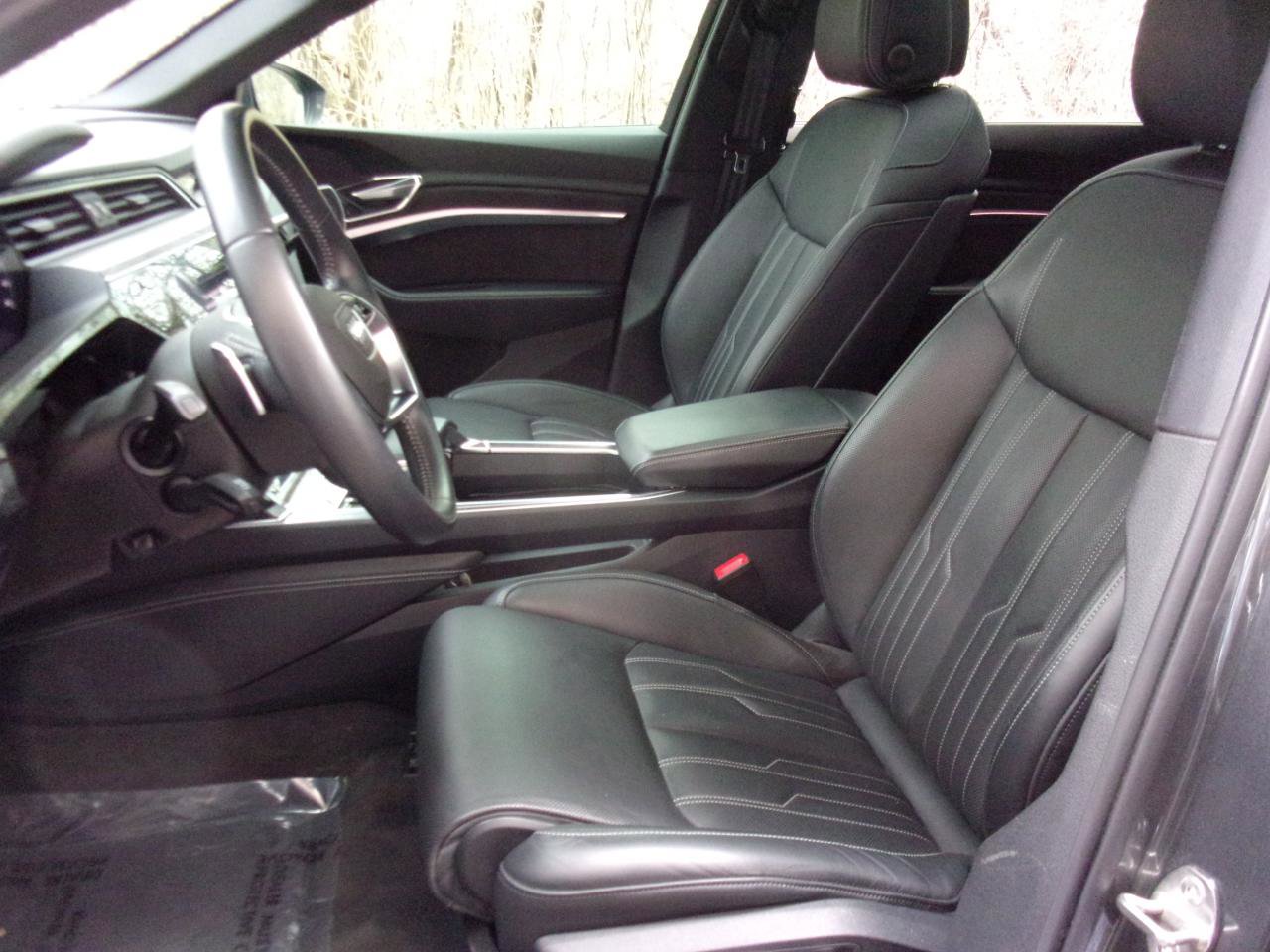 Used 2019 Audi e-tron Prestige w/ Prestige Package AWD/4WD image 11
