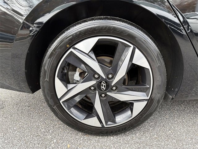Certified 2022 Hyundai Elantra Limited image 17