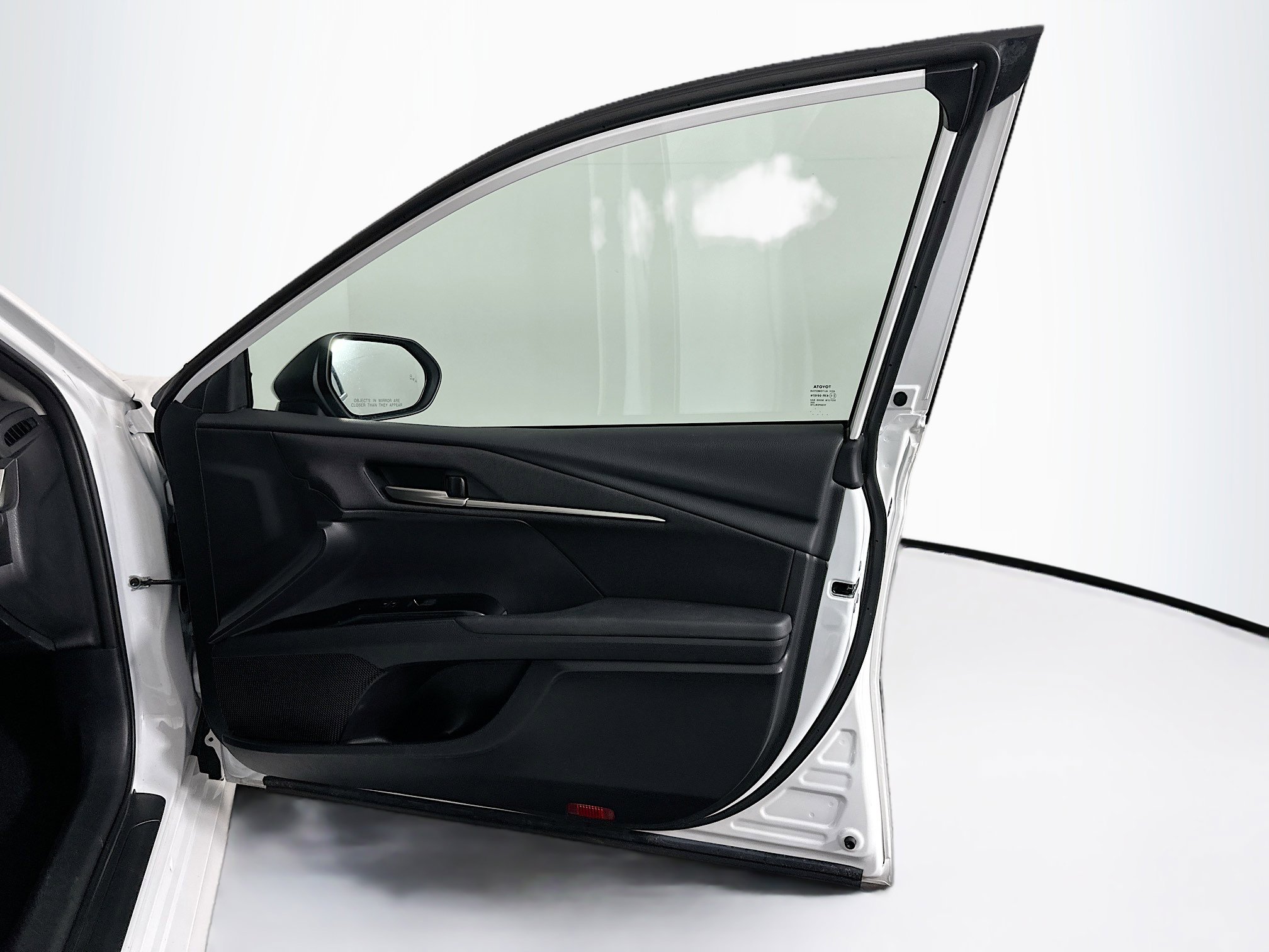 Used 2025 Toyota Camry LE image 32