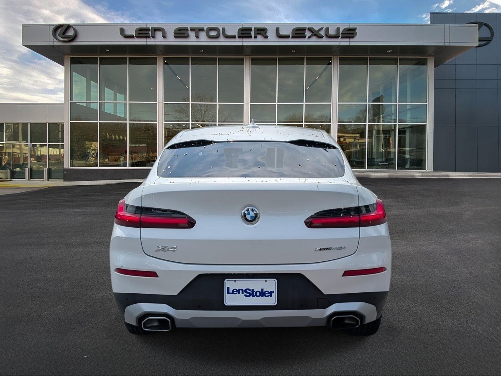 Used 2024 BMW X4 xDrive30i w/ Parking Assistance Package AWD/4WD image 4