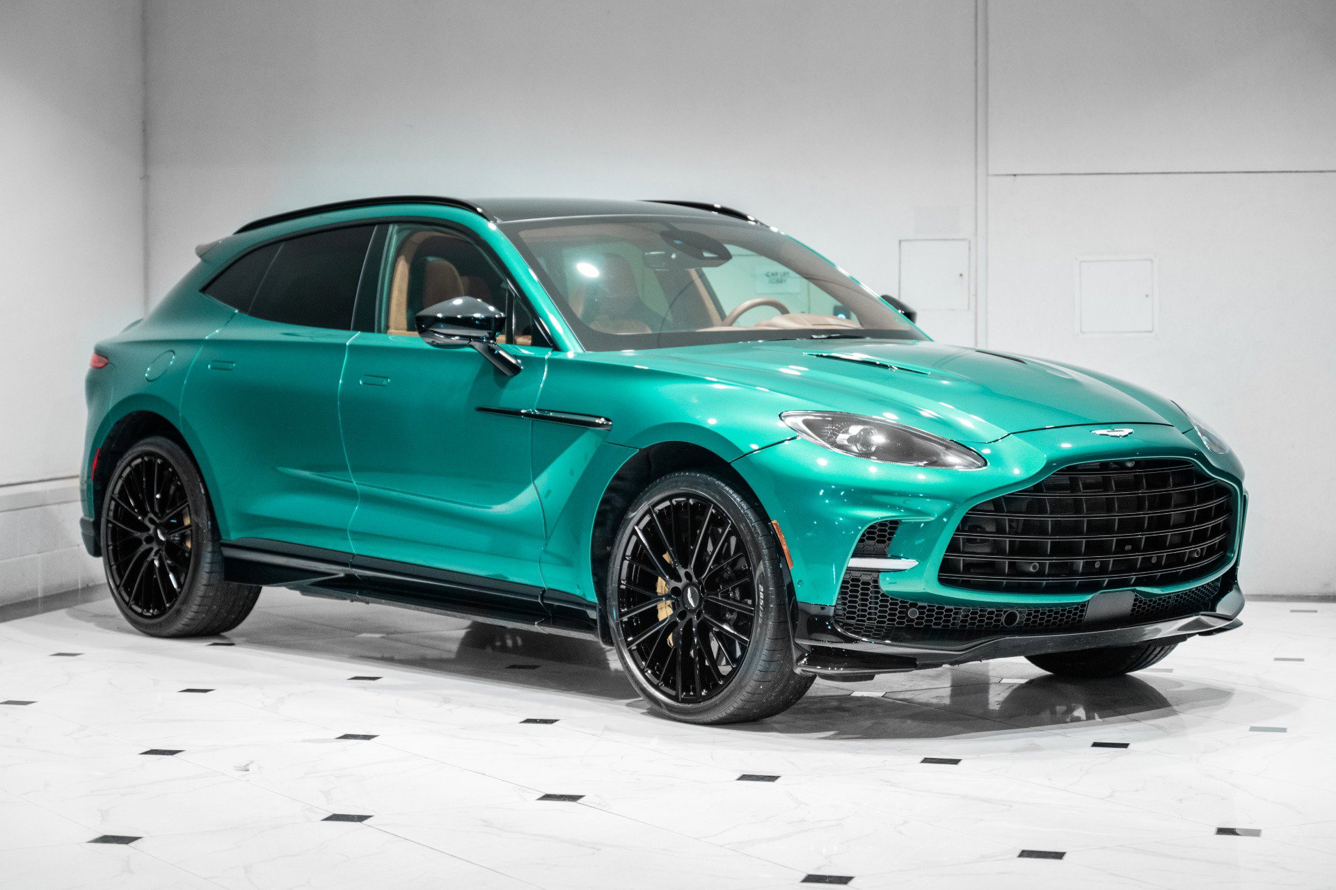 Used 2023 Aston Martin DBX 707 image 1