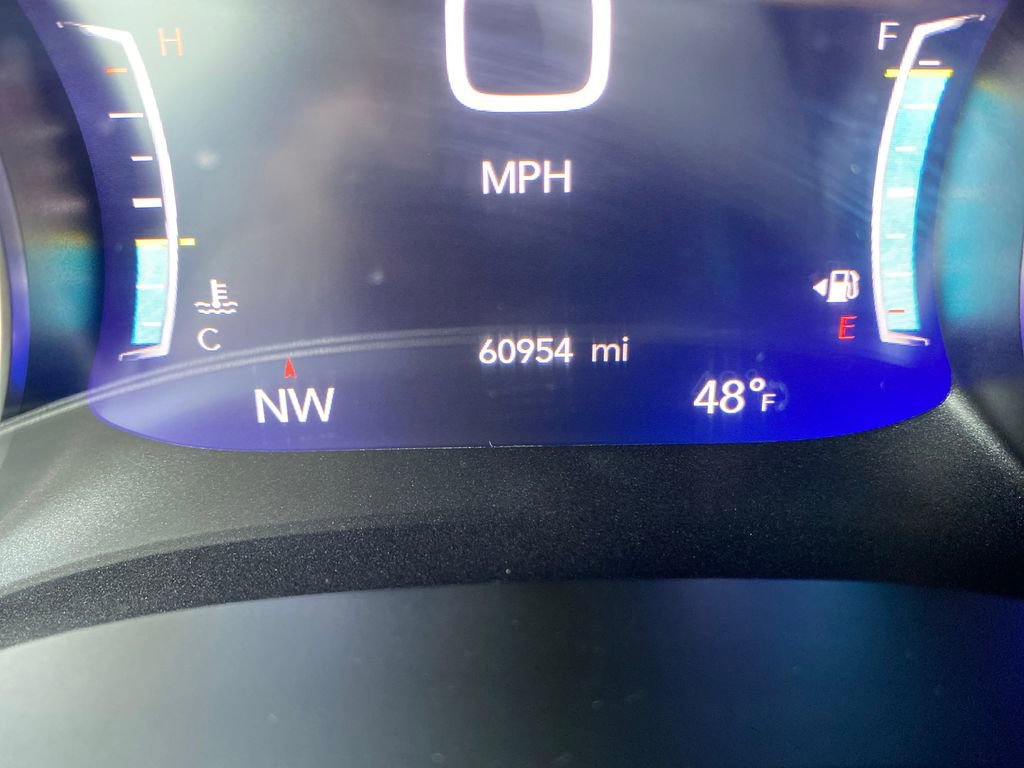 Used 2023 Chrysler Pacifica Touring-L FWD image 18