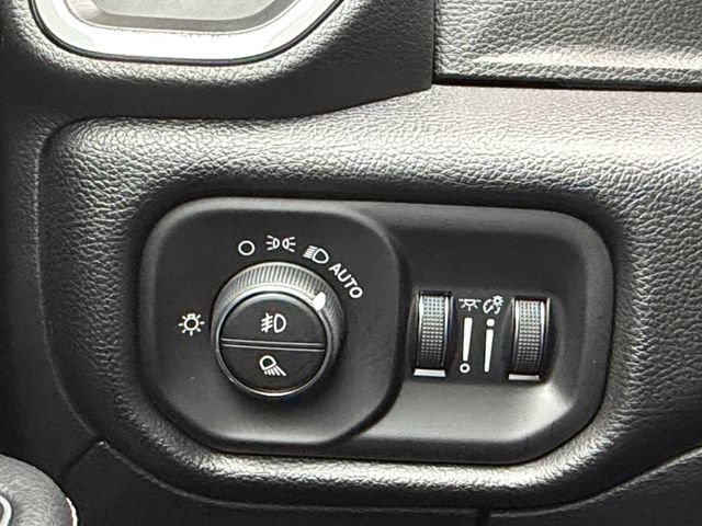 Used 2022 RAM 1500 Laramie AWD/4WD image 32