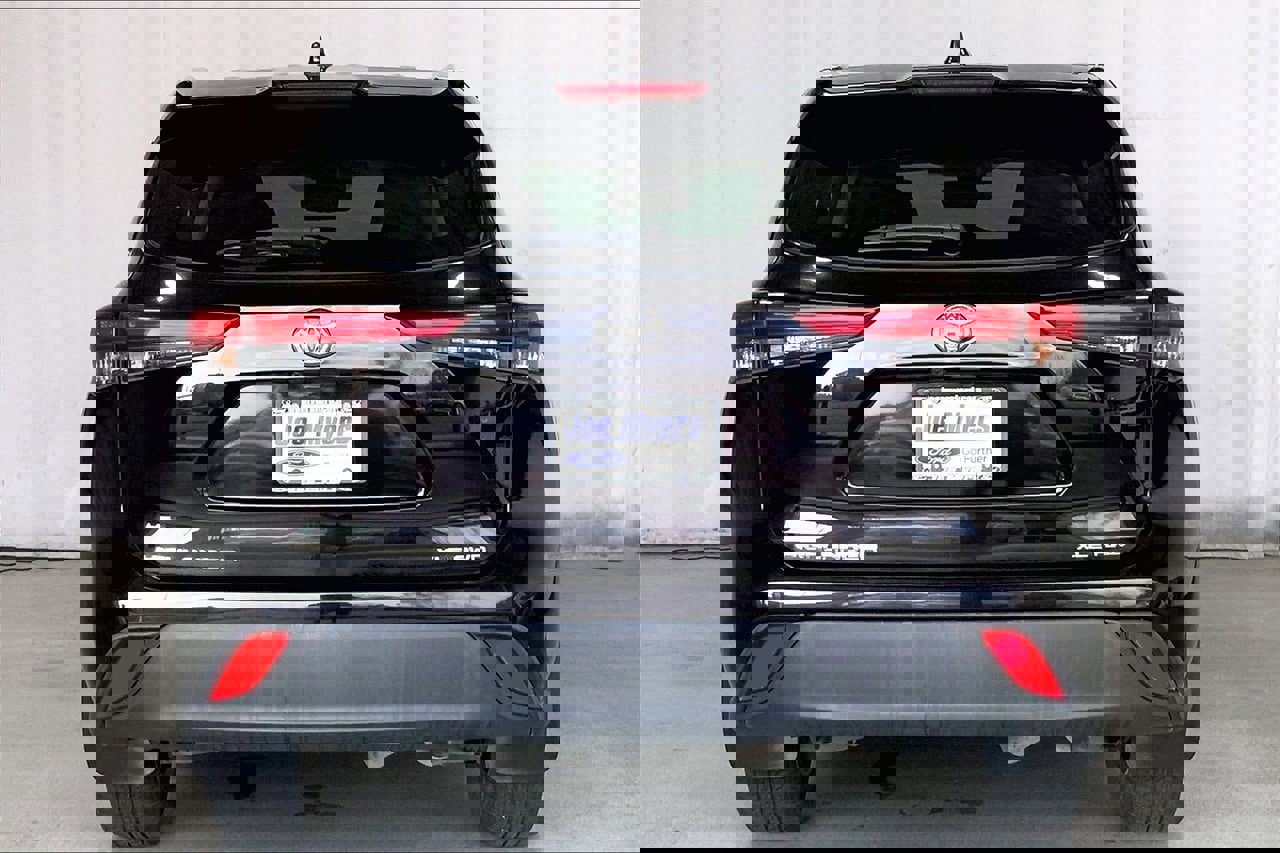 Used 2022 Toyota Highlander XLE image 3