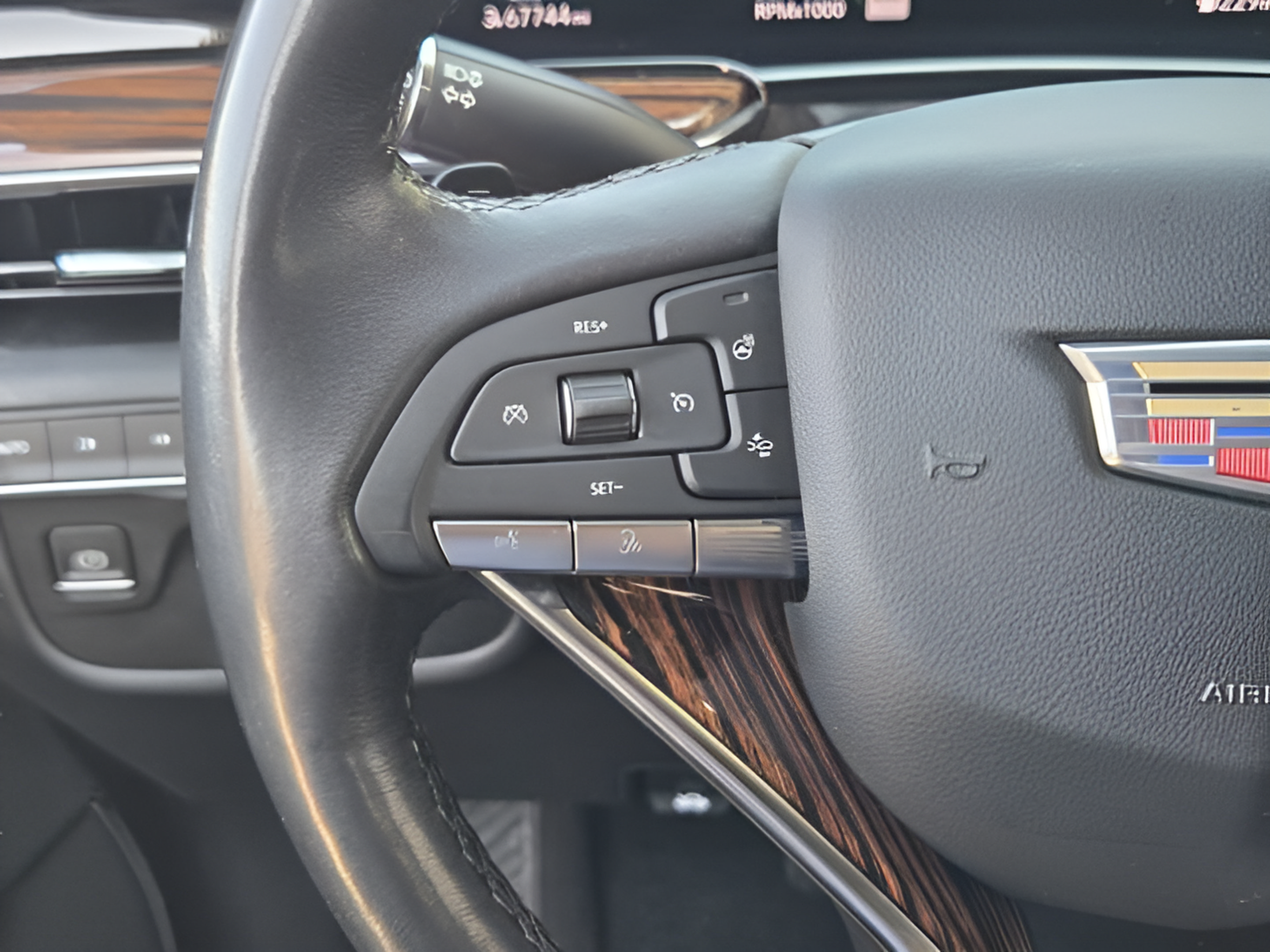 Used 2023 Cadillac Escalade ESV Premium Luxury AWD/4WD image 26