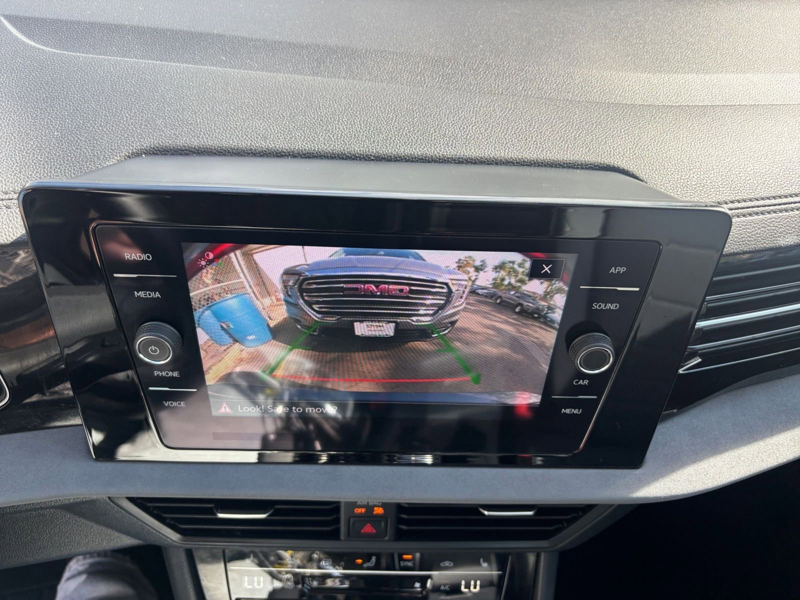 Used 2025 Volkswagen Jetta SE image 17