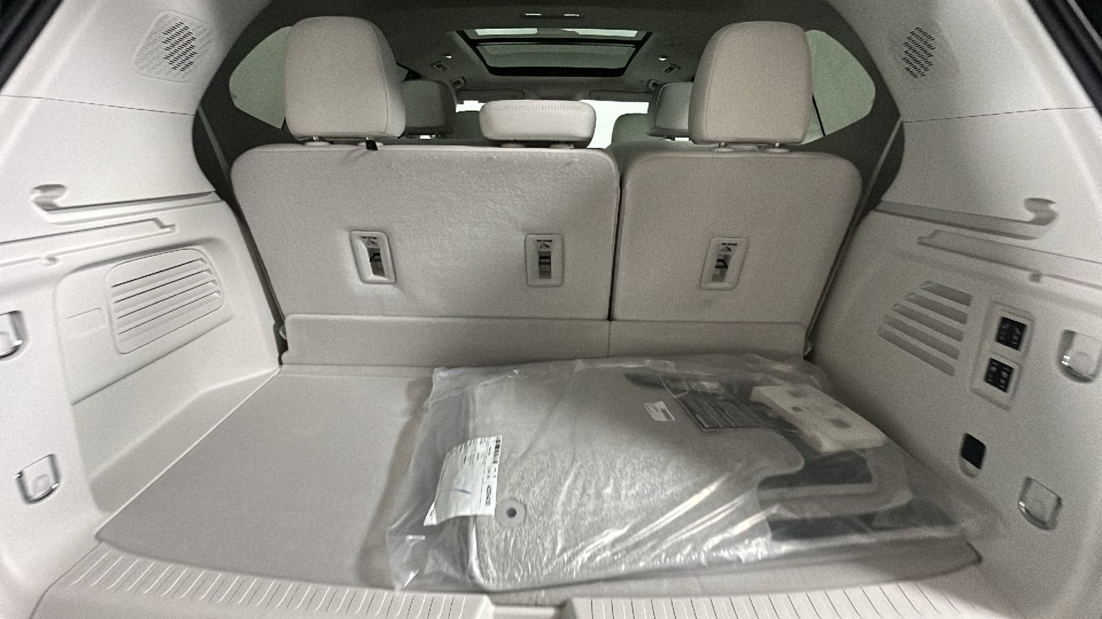 New 2026 Buick Enclave Avenir w/ Super Cruise Package AWD/4WD image 31
