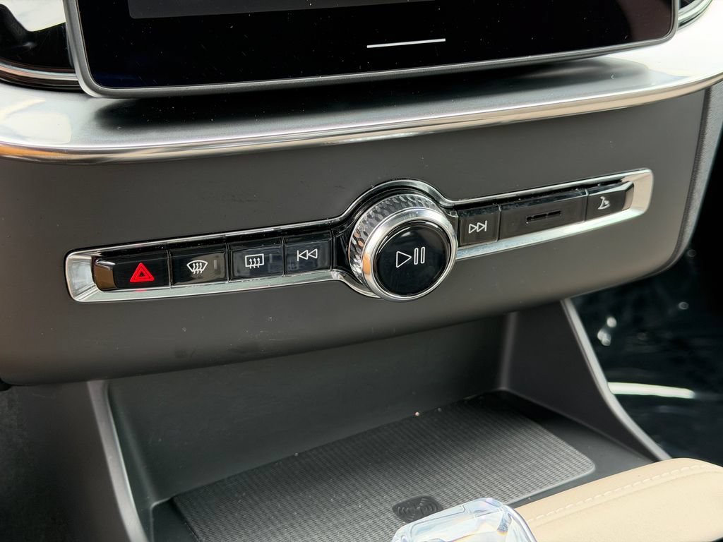 New 2026 Volvo XC90 B6 Plus w/ Protection Package Premier AWD/4WD image 25