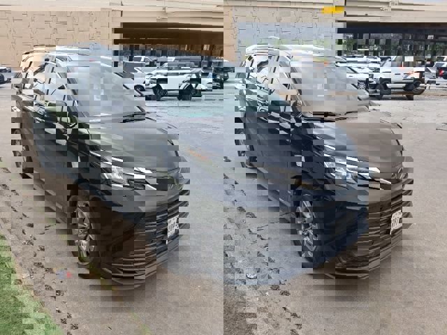 Used 2021 Toyota Sienna LE FWD image 1