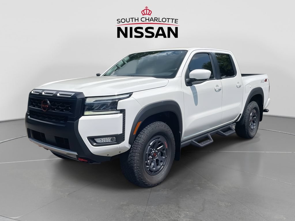 Used 2025 Nissan Frontier 4x4 Crew Cab image 3