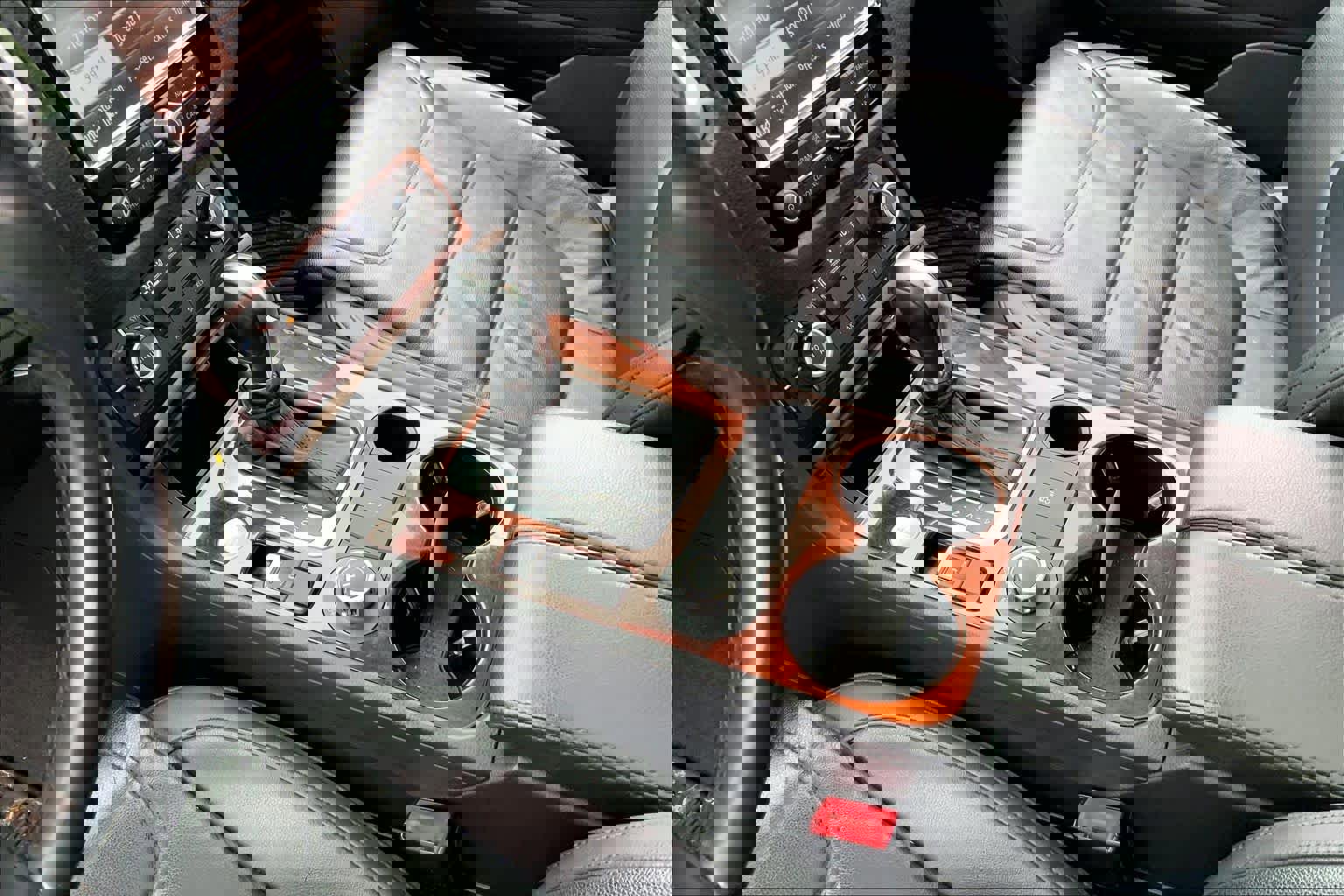 Used 2014 Volkswagen Touareg TDI image 17