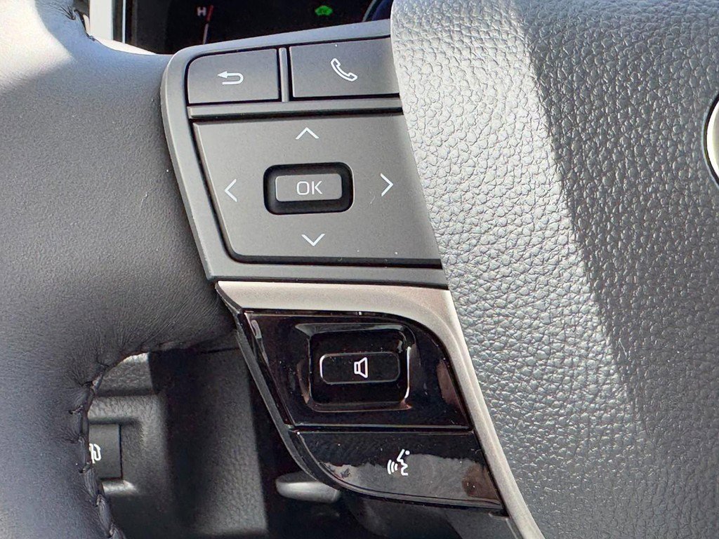 New 2026 Toyota Camry Hybrid image 11