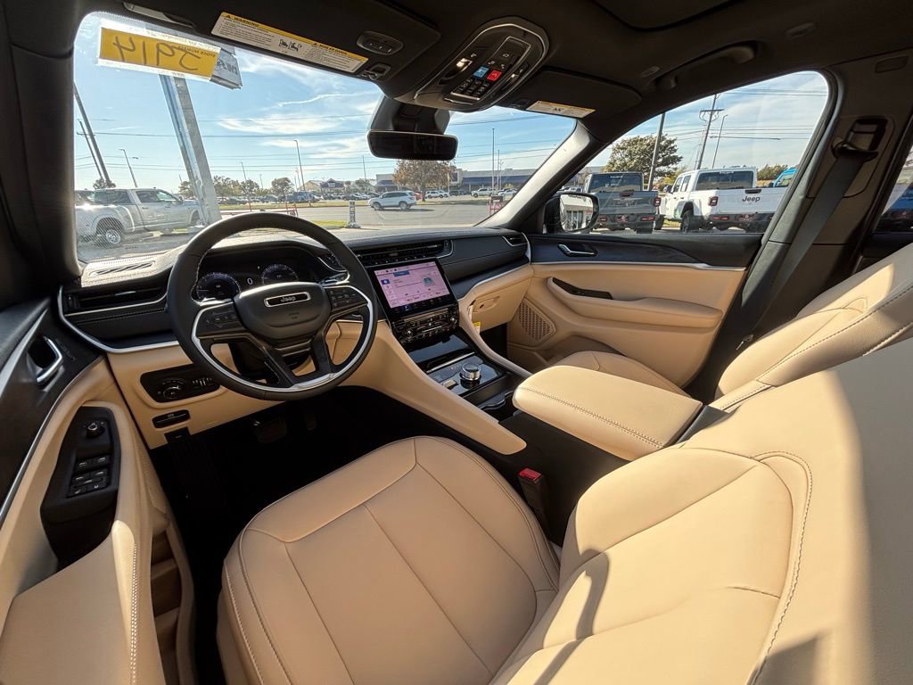 New 2025 Jeep Grand Cherokee Limited image 11
