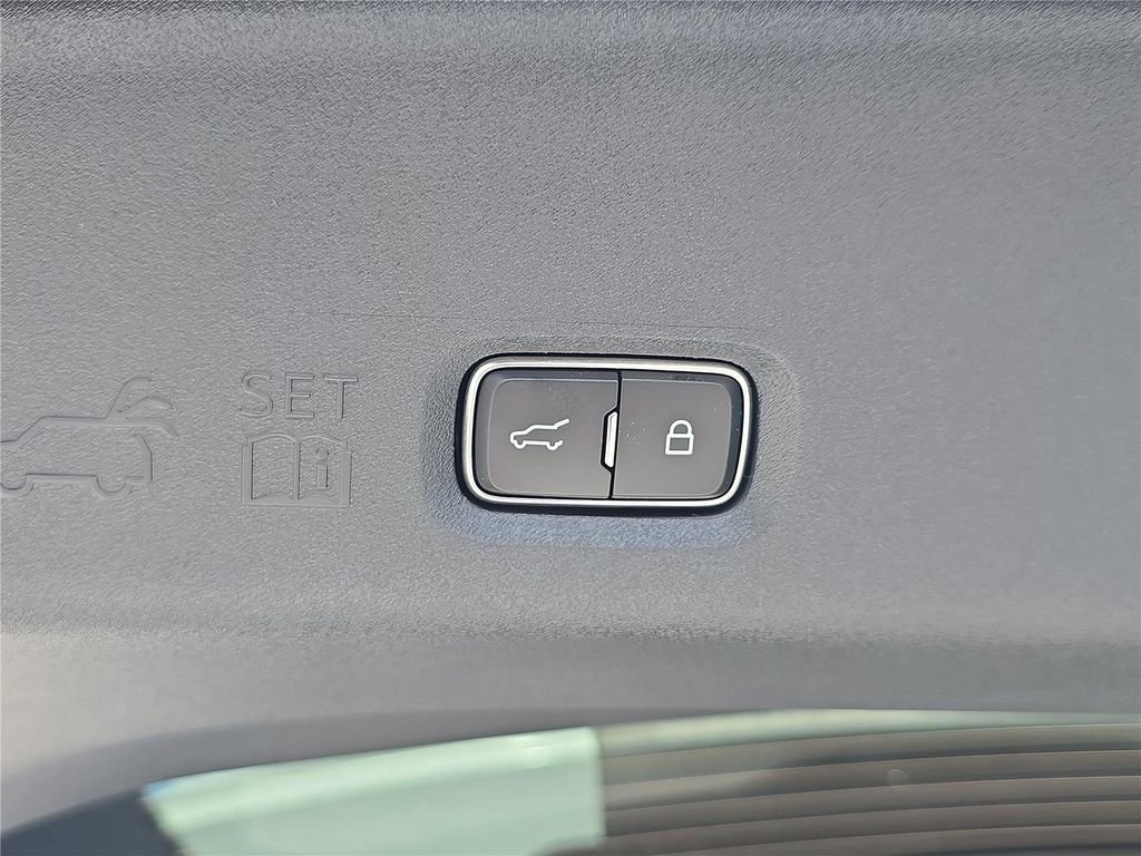 New 2026 Lincoln Navigator L Reserve AWD/4WD image 12