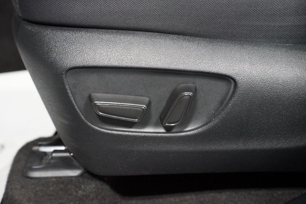 Certified 2024 Toyota Highlander LE FWD image 34