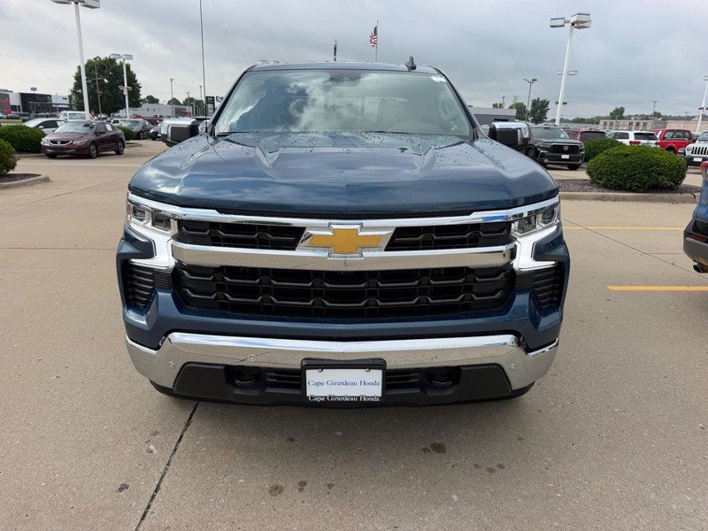 Used 2024 Chevrolet Silverado 1500 LT AWD/4WD image 8