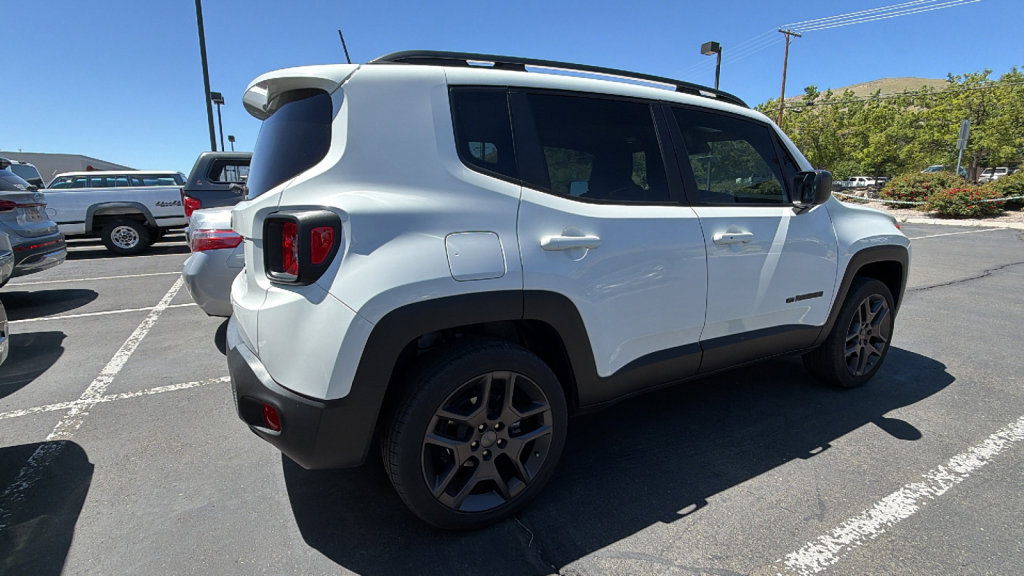 Used 2021 Jeep Renegade Latitude AWD/4WD image 2