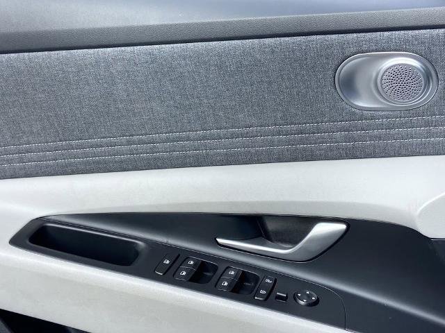 Used 2025 Hyundai Elantra Limited image 20