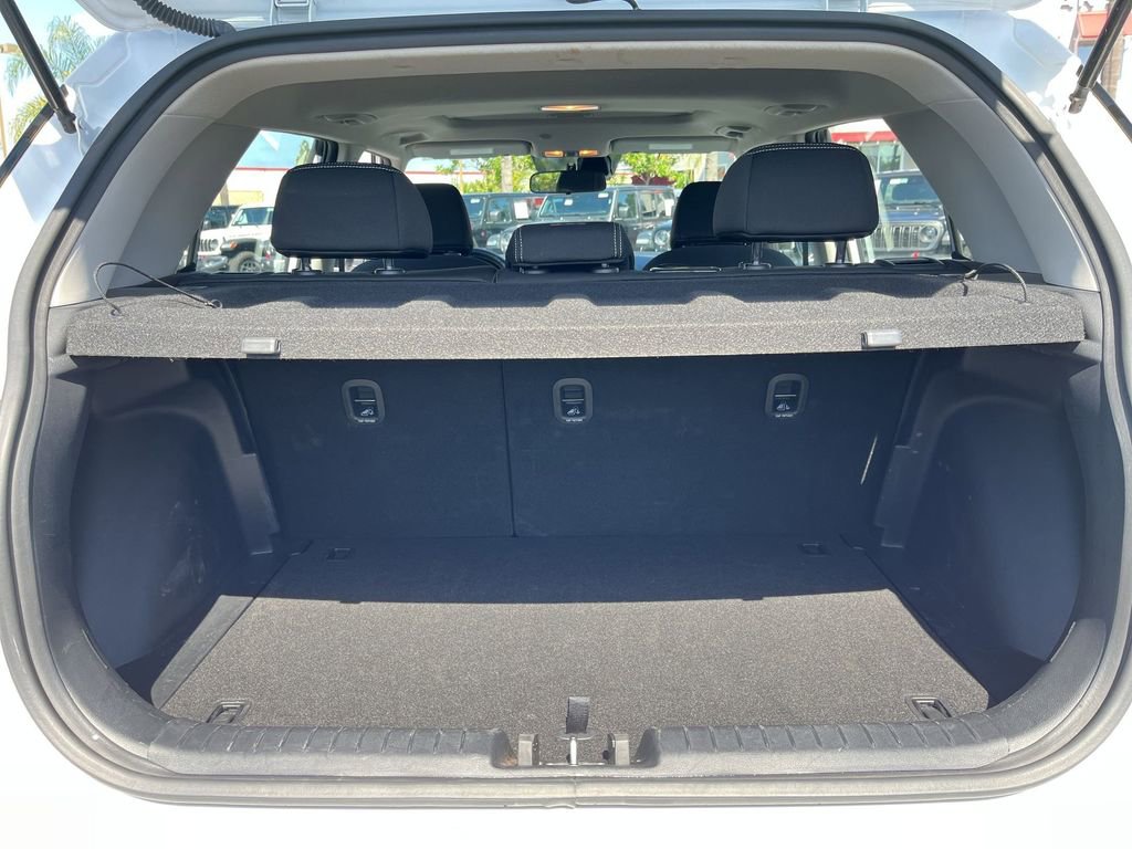 Used 2025 Hyundai Venue SEL FWD image 27