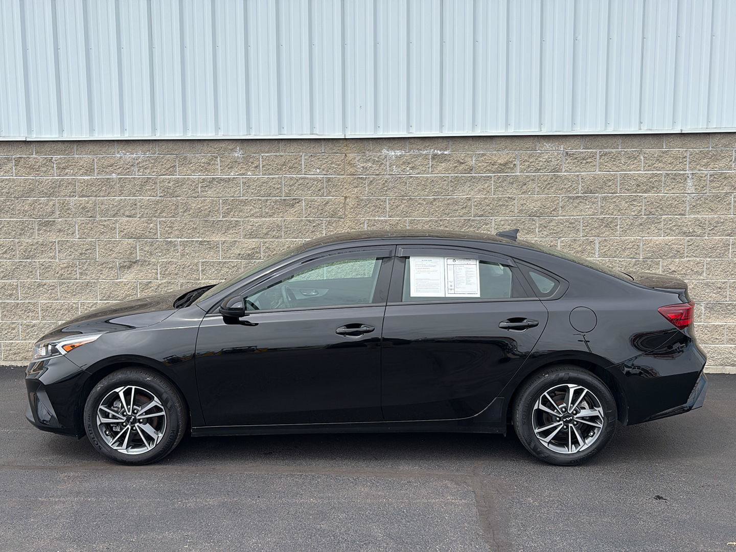 Used 2024 Kia Forte LXS FWD image 32