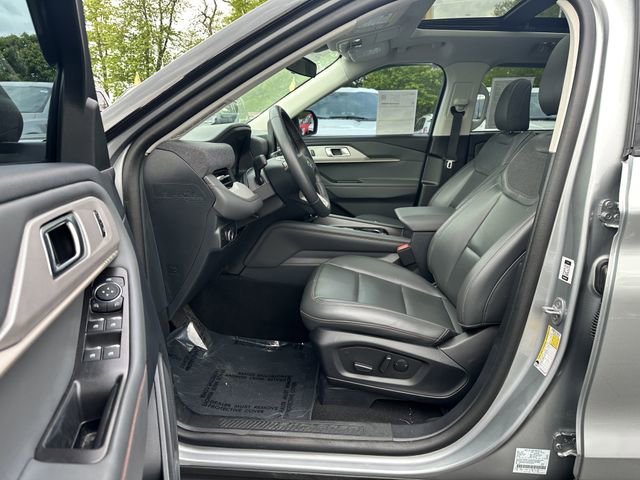 Certified 2025 Ford Explorer Active w/ Active Comfort Package AWD/4WD image 19