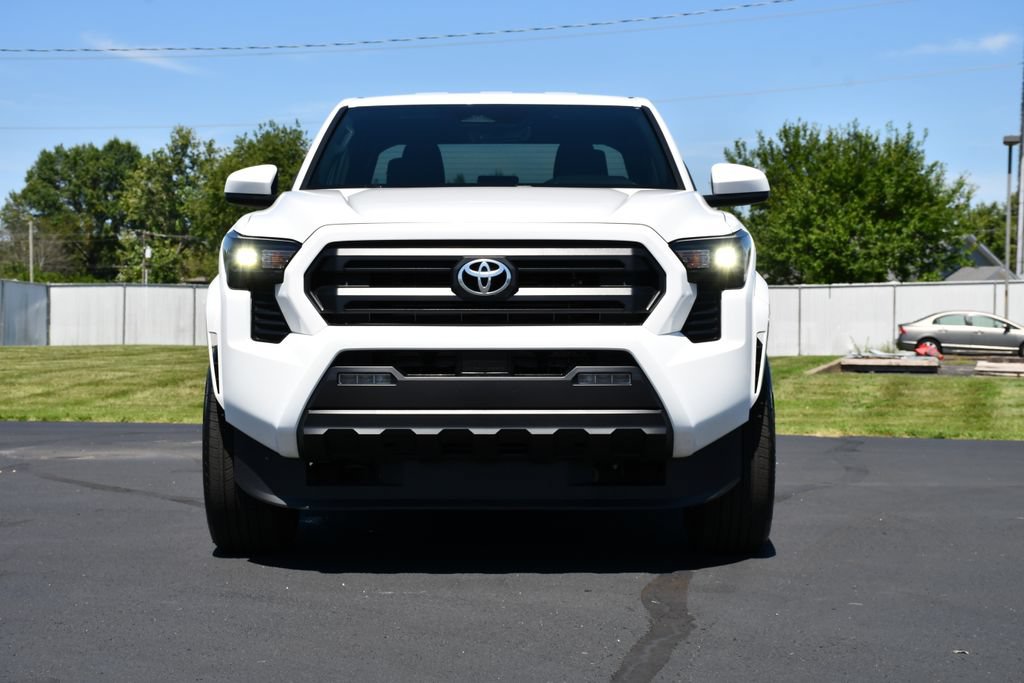 Used 2025 Toyota Tacoma SR5 AWD/4WD image 2