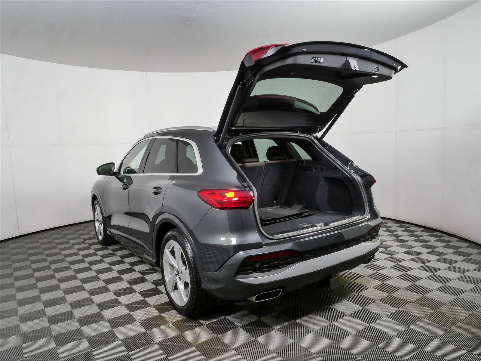 Used 2025 Audi Q5 Prestige AWD/4WD image 34