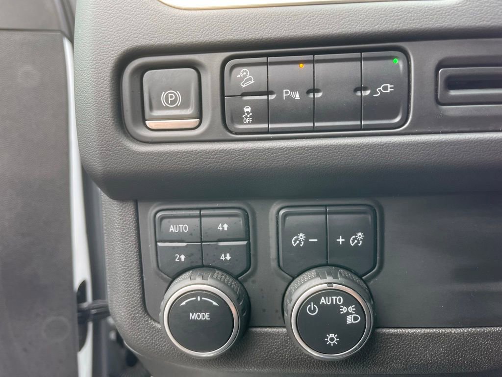 Used 2021 Chevrolet Suburban Z71 image 13