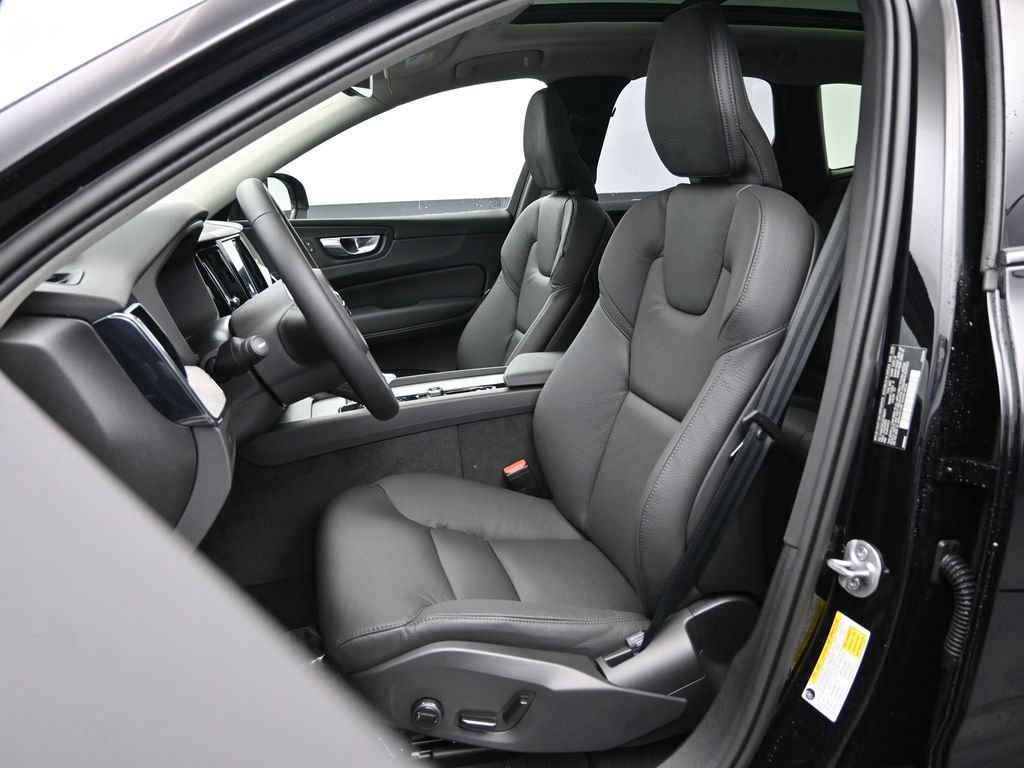Used 2025 Volvo XC60 B5 Plus w/ Protection Package Premier AWD/4WD image 28