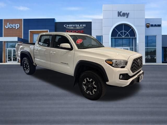 Used 2022 Toyota Tacoma TRD Off-Road w/ Technology Package AWD/4WD image 10
