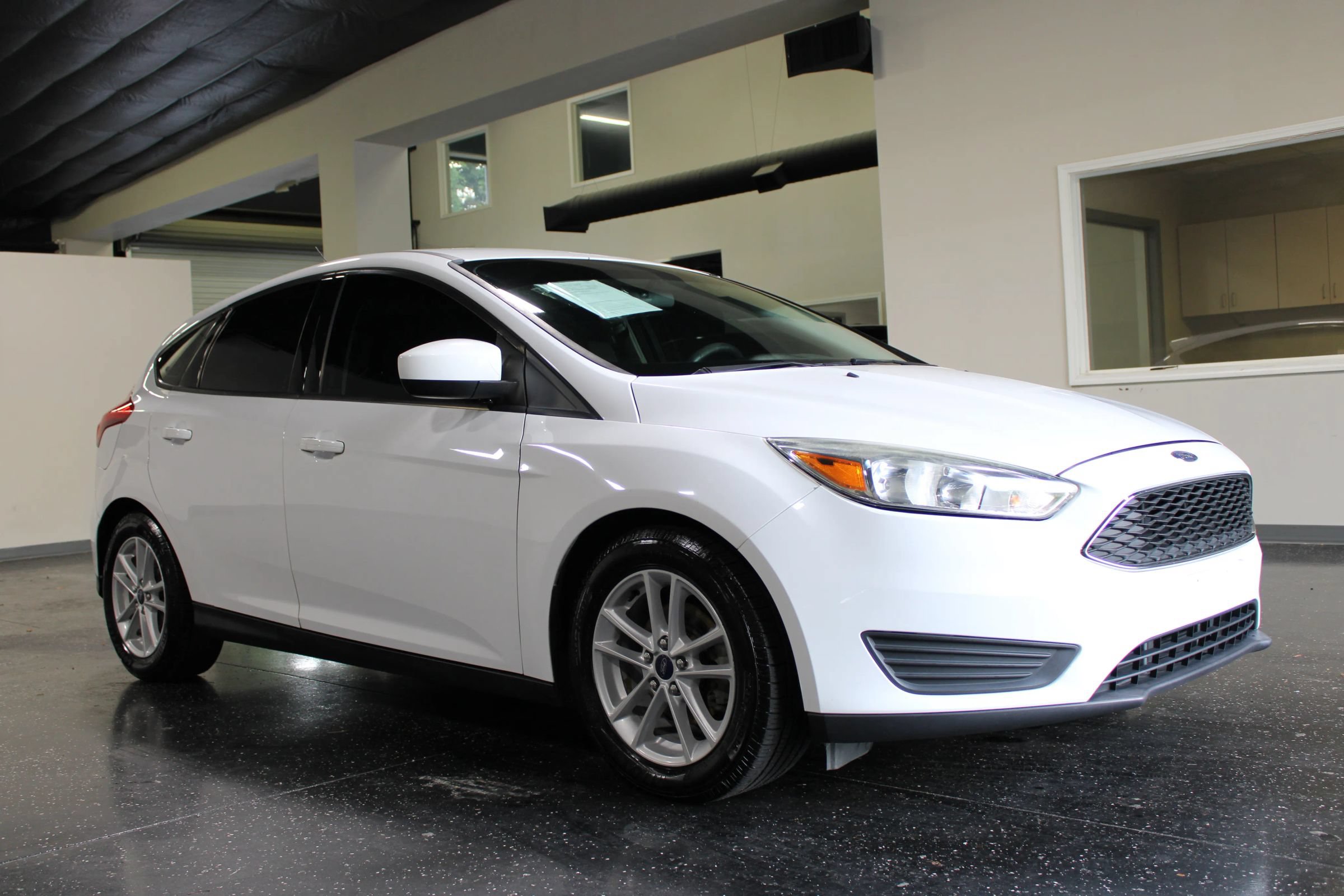Used 2018 Ford Focus SE FWD image 1